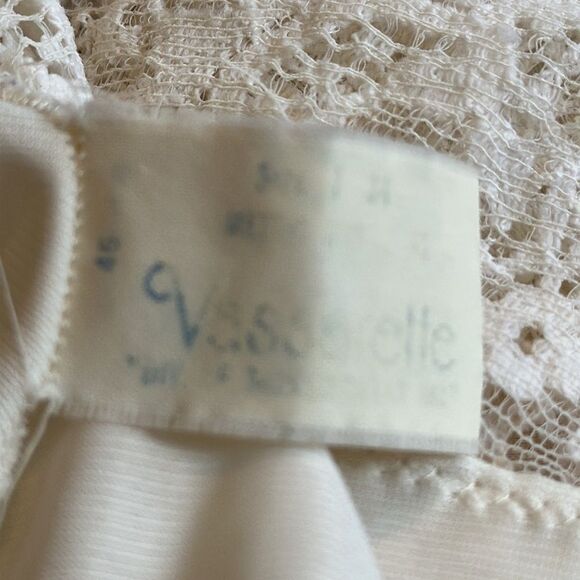 Vintage Vassarette white nylon full slip with stretch lace bodice - Picture 7 of 9